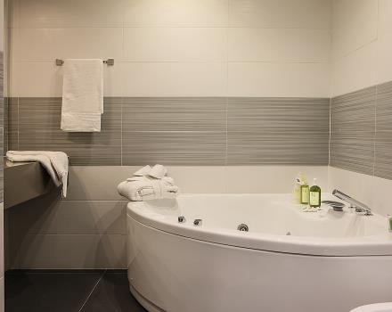 Wellness room - Bathroom with whirlpool hot tub Hotel JFK Naples